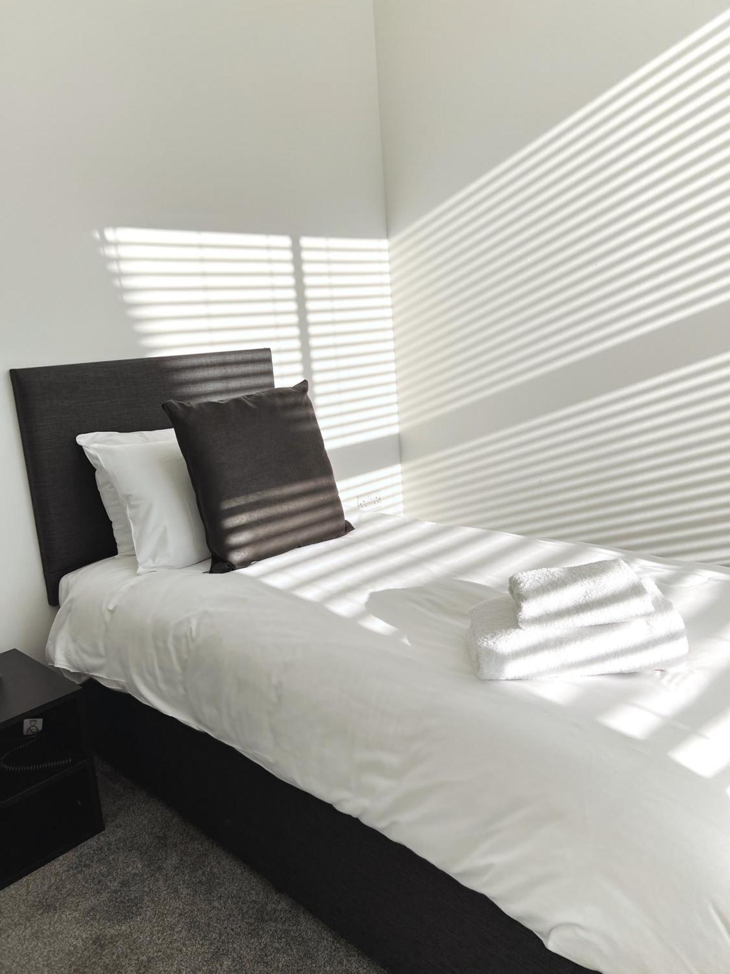 Ascot House Apartments Питерборо Екстериор снимка