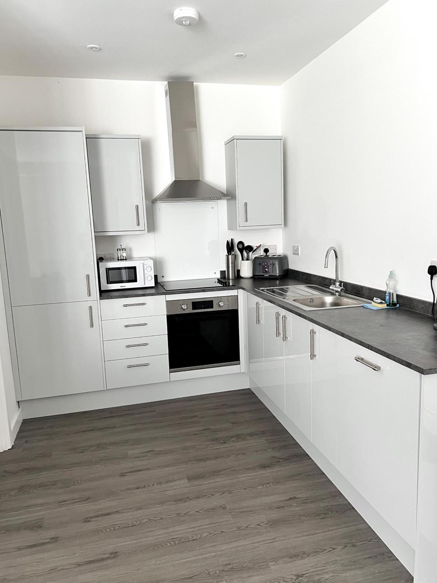 Ascot House Apartments Питерборо Екстериор снимка
